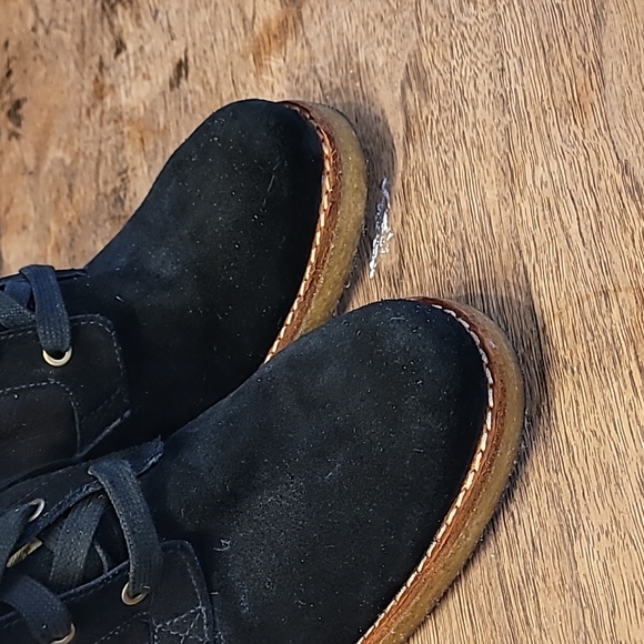 UGG - Picture 2 of 8